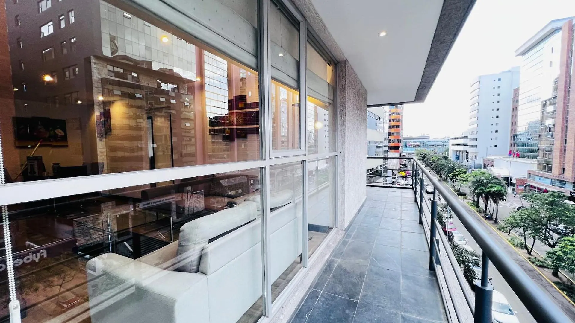 Departamento De Lujo Con Terraza Piso Alto Y Vista 3 Habitaciones Diagonal Al Hotel Sheraton Quito