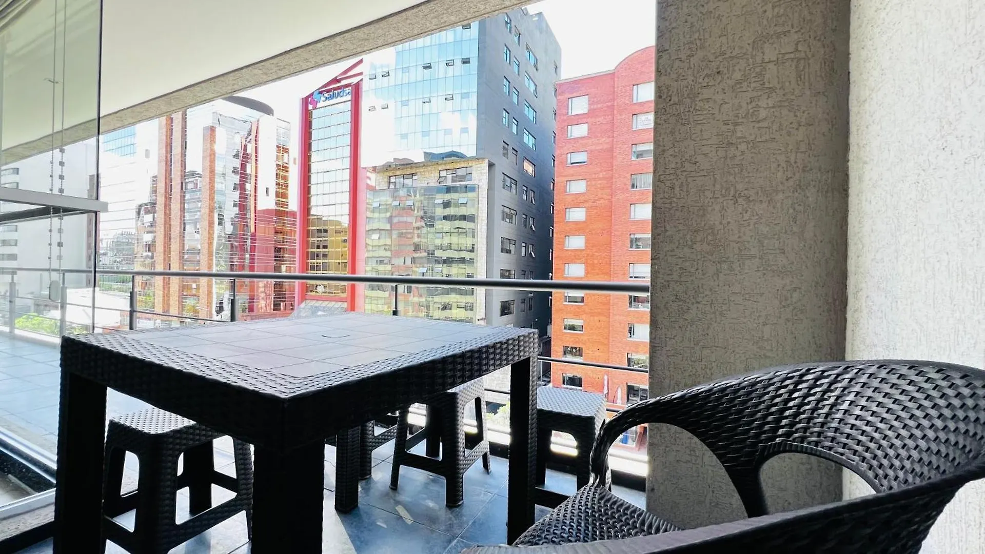 Departamento De Lujo Con Terraza Piso Alto Y Vista 3 Habitaciones Diagonal Al Hotel Sheraton Quito 0*,  Ecuador