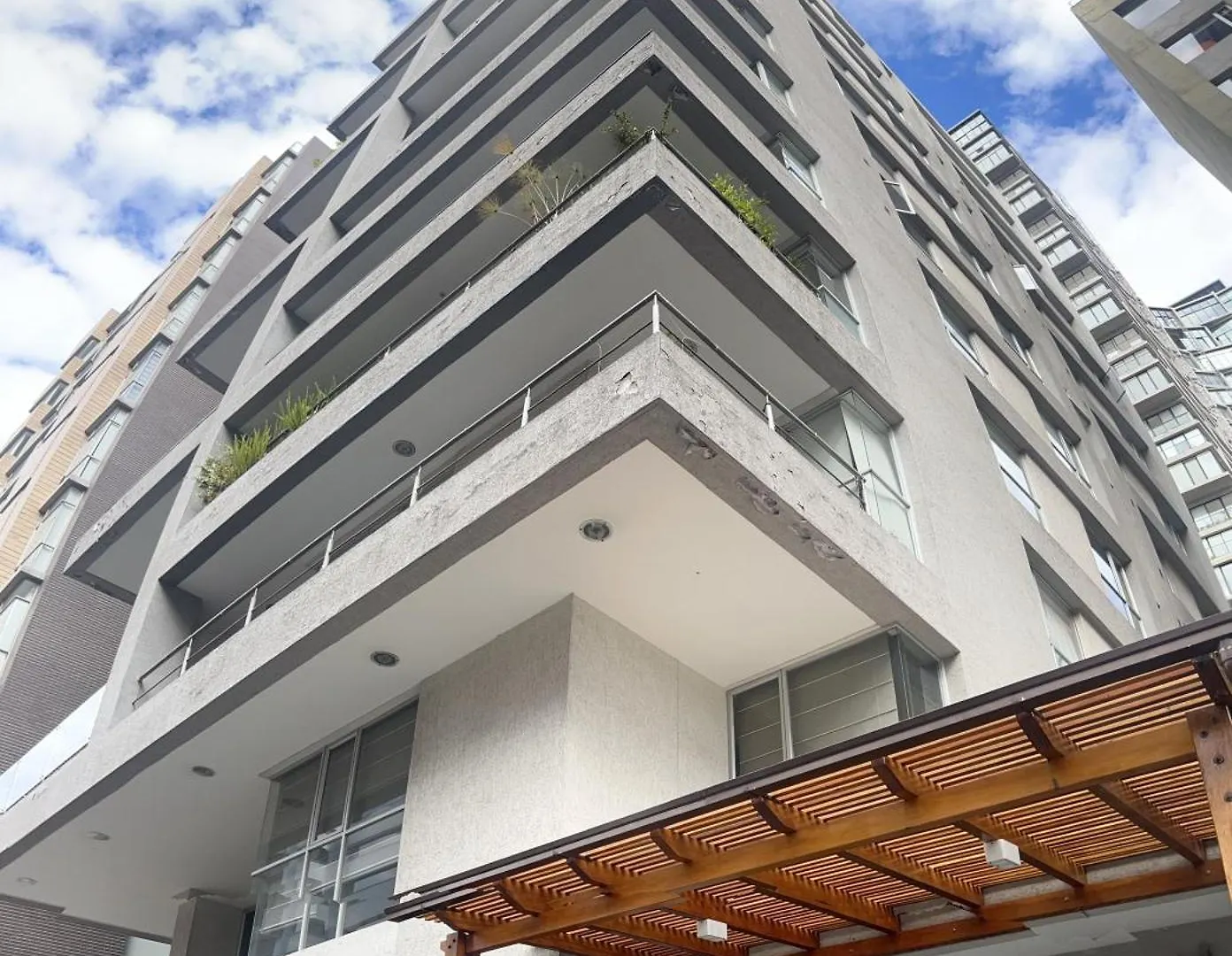 Departamento De Lujo Con Terraza Piso Alto Y Vista 3 Habitaciones Diagonal Al Hotel Sheraton Quito 0*,  Ecuador